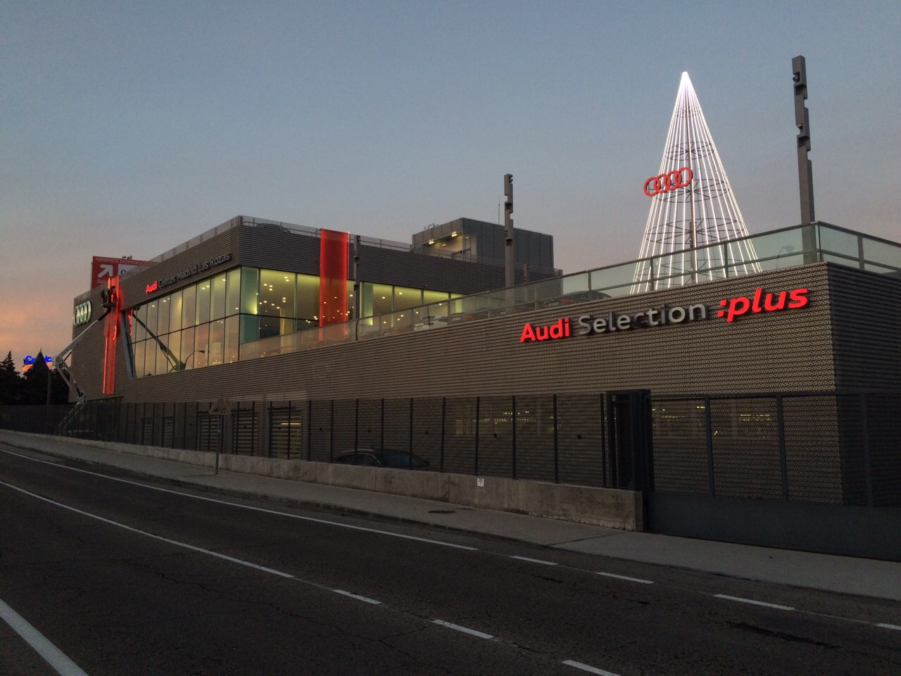 Decoración navideña Audi Center Madrid Las Rozas